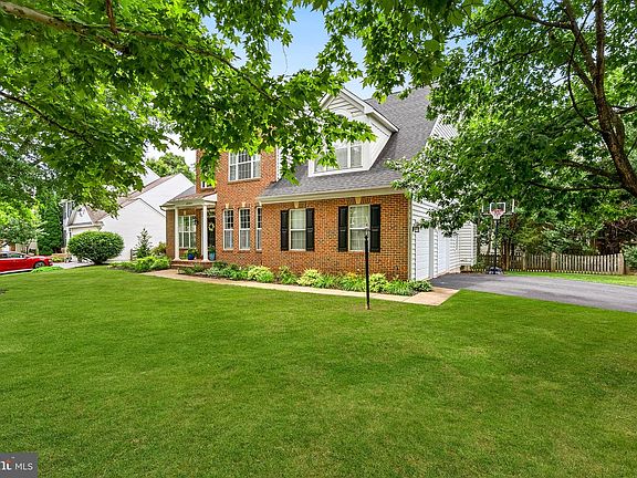 2nd image of 42805 Gatehouse Way