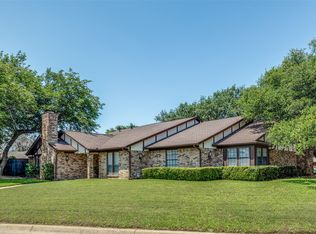 101 Circleview Dr S, Hurst, TX 76054