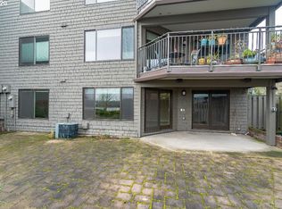 5620 SW Riverside Ln, Portland, OR 97239