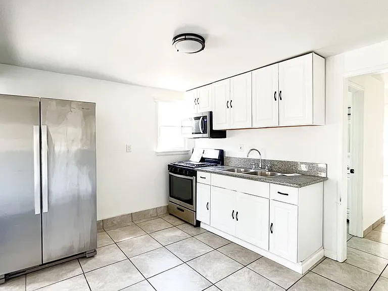 1610 Fargo Street — Photo 11