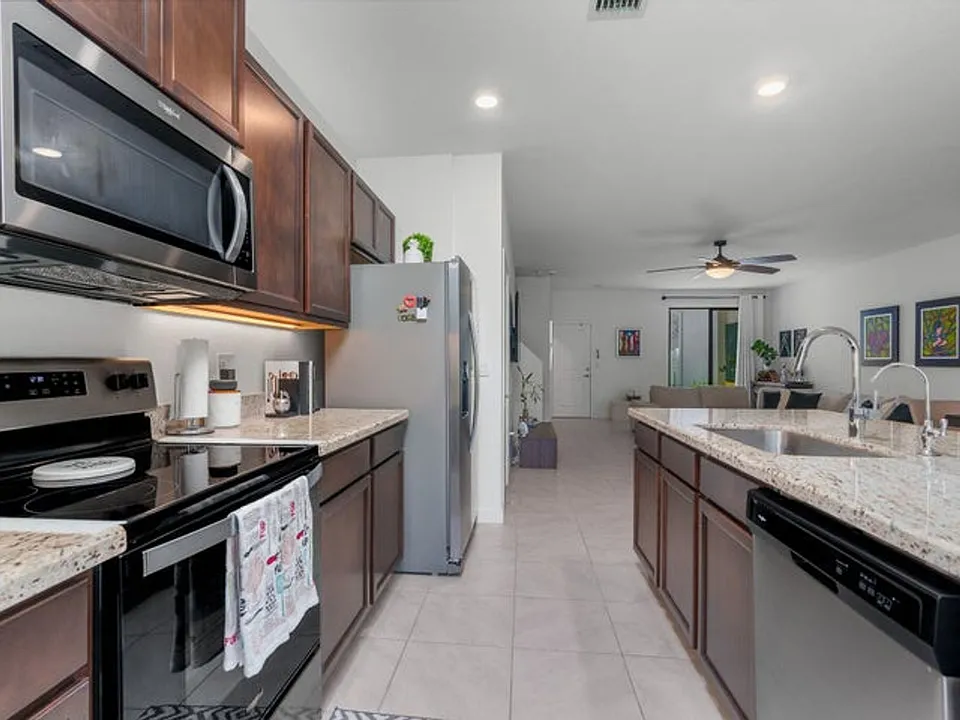 527 NW 17th St