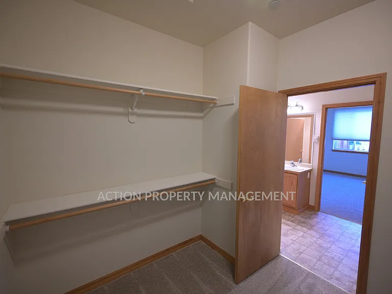 812 E Washington Pl — Photo 20
