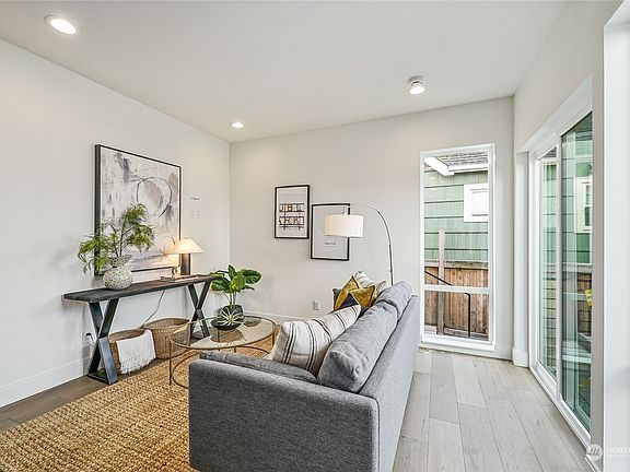 2nd image of 4765 35th Avenue NE #B