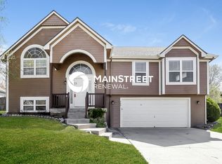 205 N Walker Dr, Raymore, MO 64083