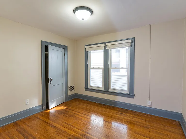 209 Clinton St — Photo 18