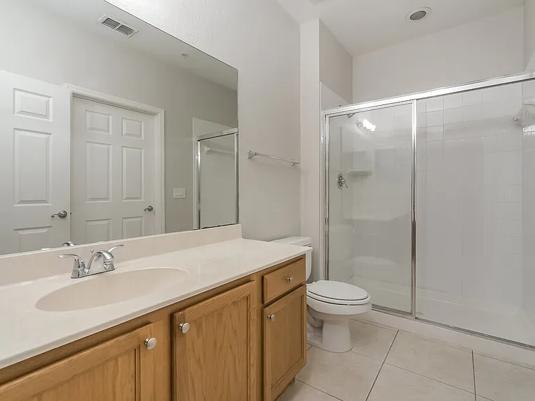 2460 Grand Central Pkwy #9 — Photo 18