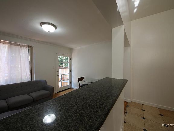 5th image of 3720 Sacramento St APT 3