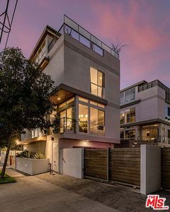 1201 N Garbo Ln, Los Angeles, CA, 90038