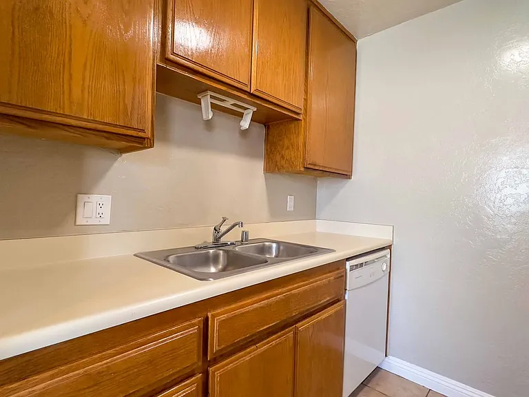 323 W 15th Ave — Photo 14