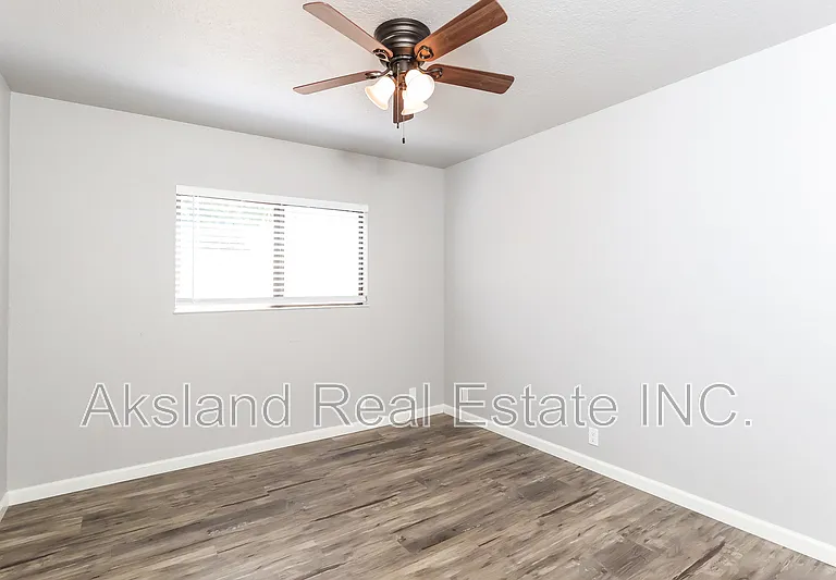 1497 Claremont Dr — Photo 6