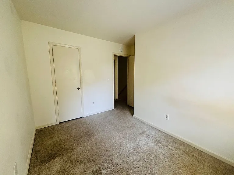 105 Sherwood Ct — Photo 14