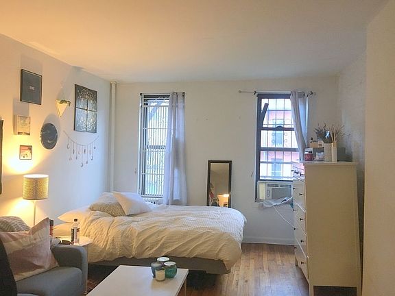 3rd image of 428 W 46th St APT 3D
