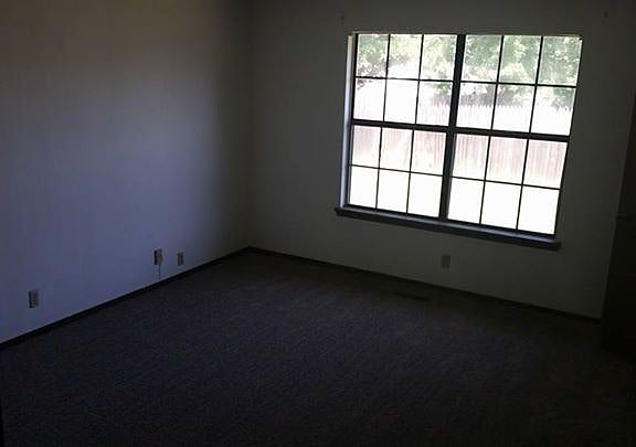 Downstairs Master Bed