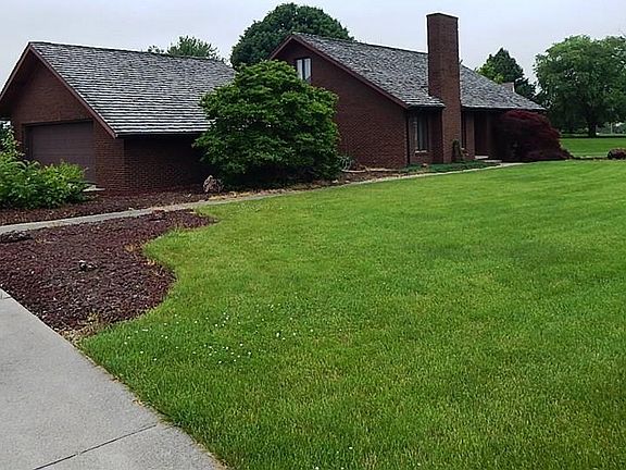 2nd image of 798 Fairway Dr