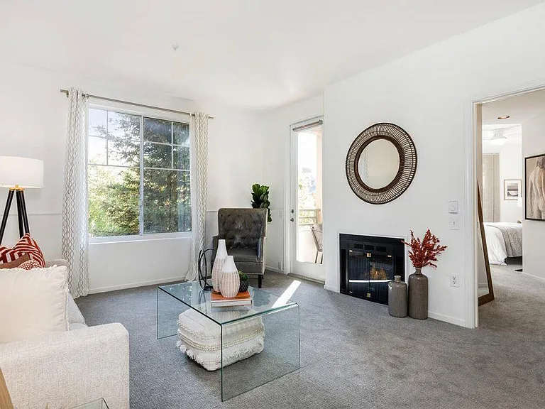 260 Caldecott Ln — Photo 3