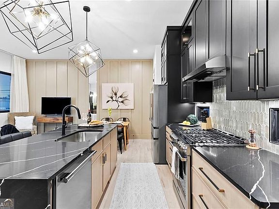 4th image of 1968 8th St #6