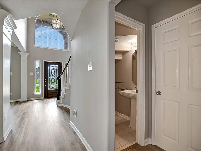 1709 Orlando St — Photo 12