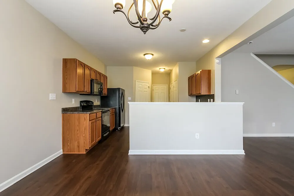 3 bed, 2.5 bath, 2130 sqft, $2,320 — Photo 3