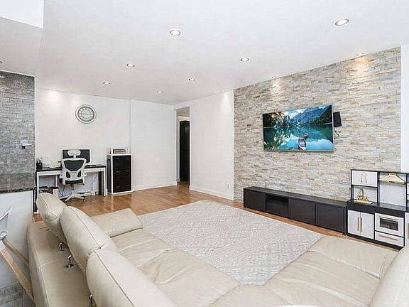 4th image of 75 Oceana Dr E APT 1H