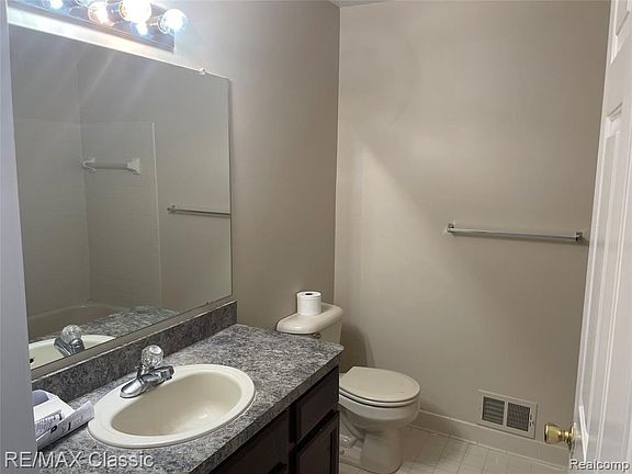 2nd image of 15936 Morningside
