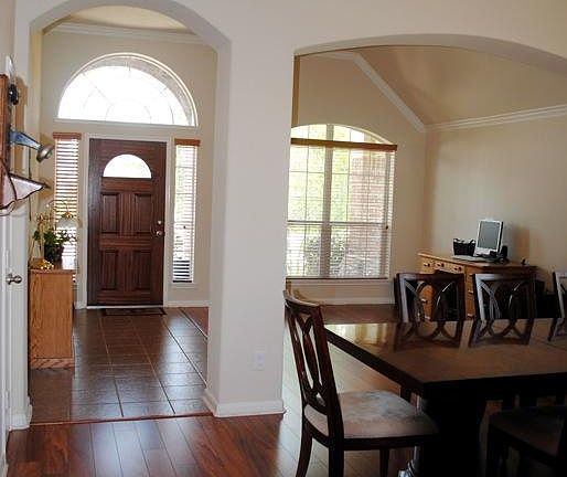 GORGEOUS ARCHWAYS AS YOU ENTER THIS LOVELY ONE STORY