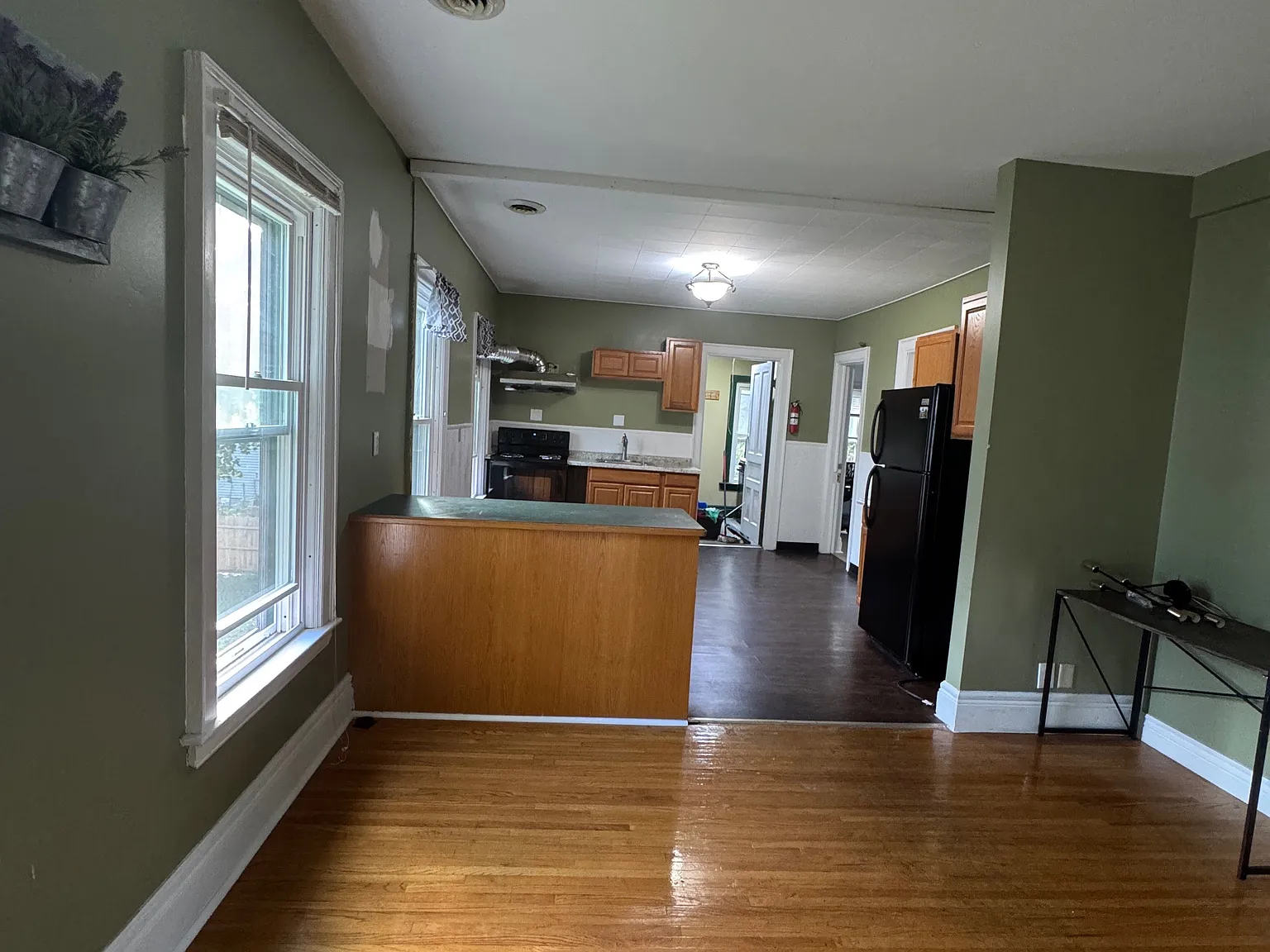 3 bed, 1100 sqft, $1,600 — Photo 3