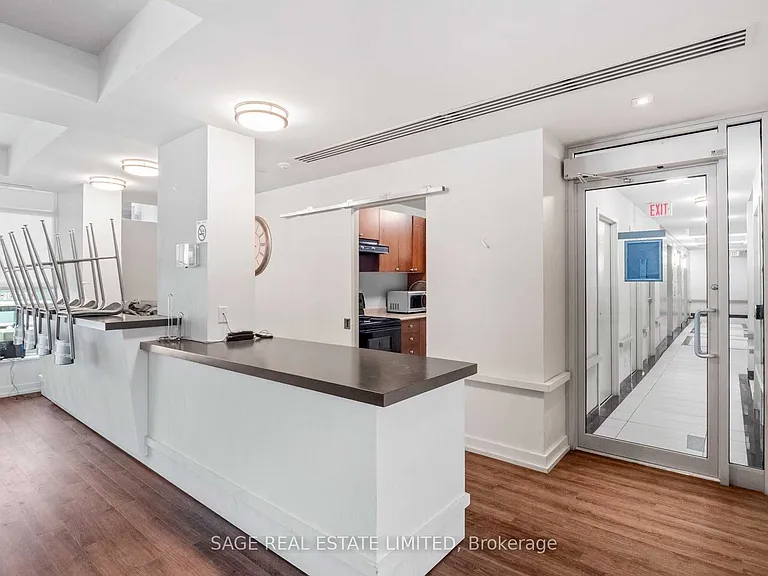 230 King St E #504 — Photo 15
