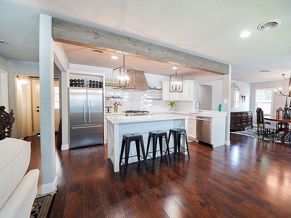 3rd image of 5881 Tracyne Dr