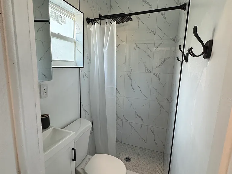 4170 NE 15th Ave #3 — Photo 9