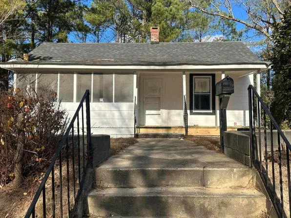 616 Arnold Avenue, Aberdeen, NC 28315