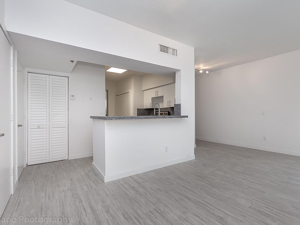 1st image of 3255 NE 184th St APT 12118