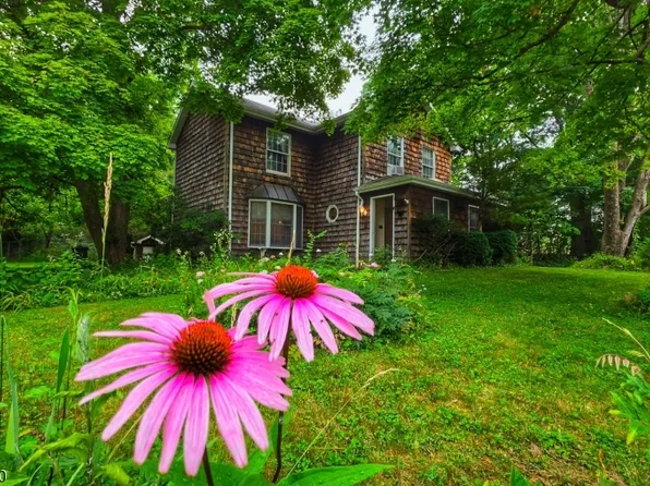 57 Grove St, Chester Boro, NJ 07930