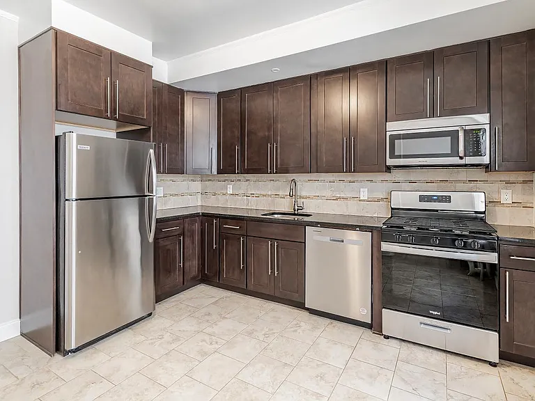 11 Park Place Apartments — Photo 8