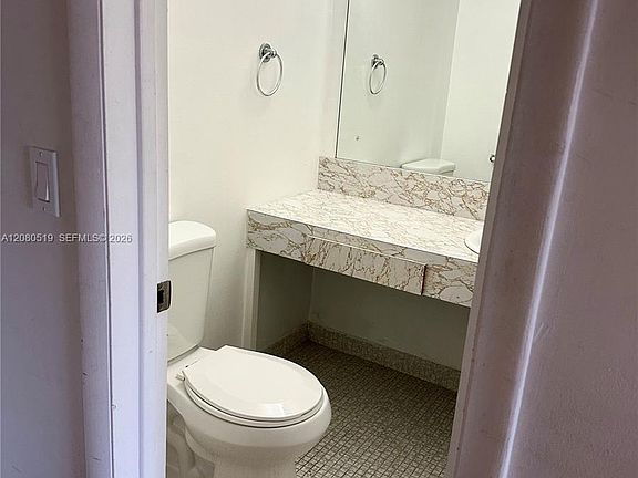 4th image of 1400 NE 169th St APT 305