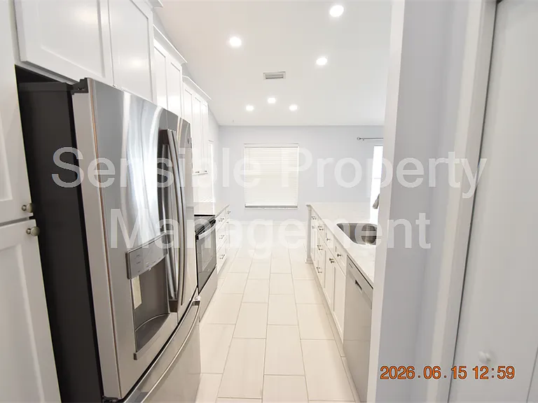9304 Heritage Oak Ct — Photo 16