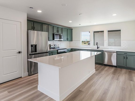 4th image of 949 Trumpet Ln