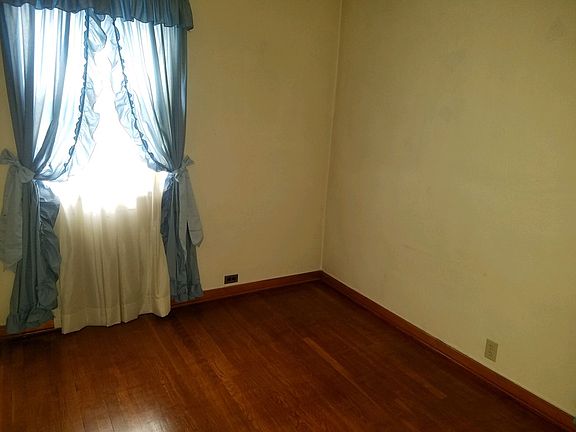 4th image of 2213 Milburn Blvd
