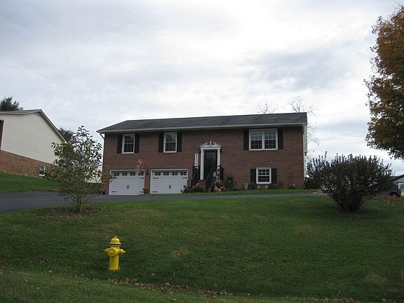 2nd image of 15 Cove Hills Ln