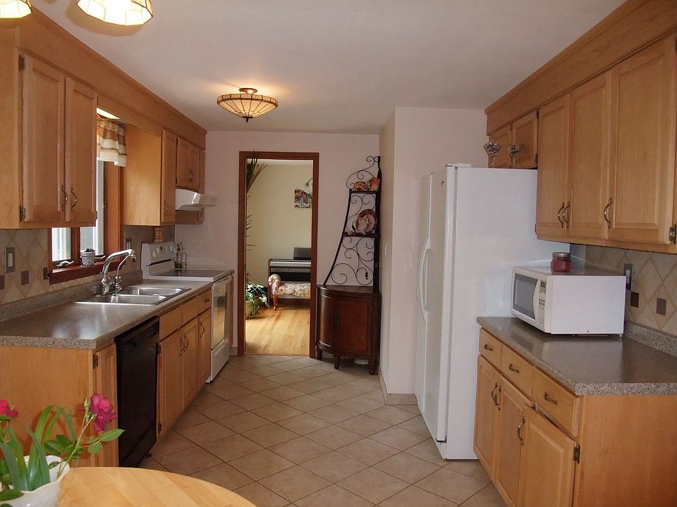 2nd image of 8403 Quadrant Ln