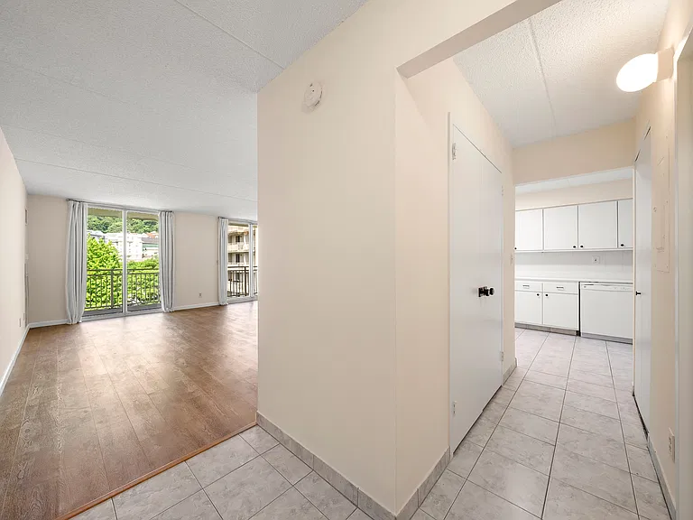 1077 River Rd #606 — Photo 2