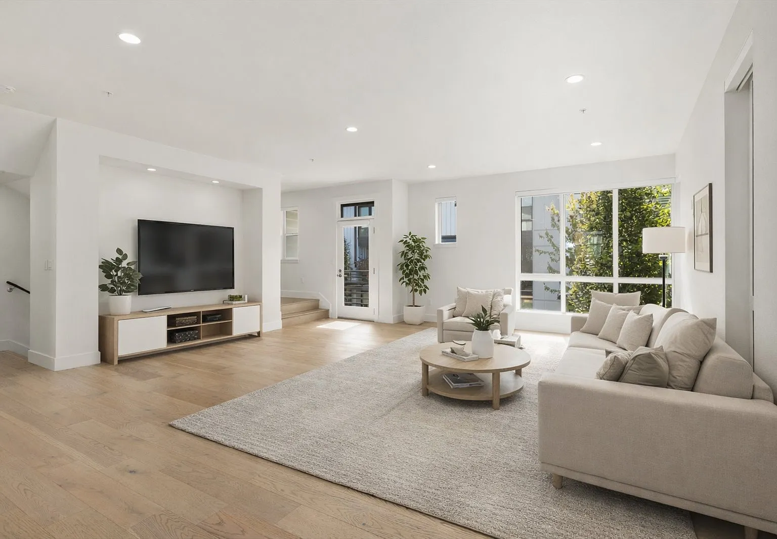 4 bed, 2000 sqft, $4,550 — Photo 3