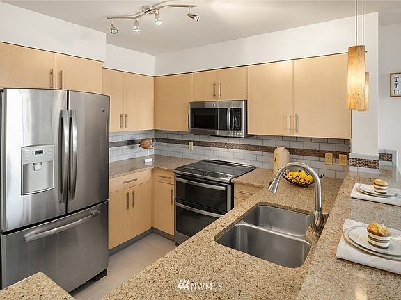 3rd image of 1100 106th Ave NE APT 205