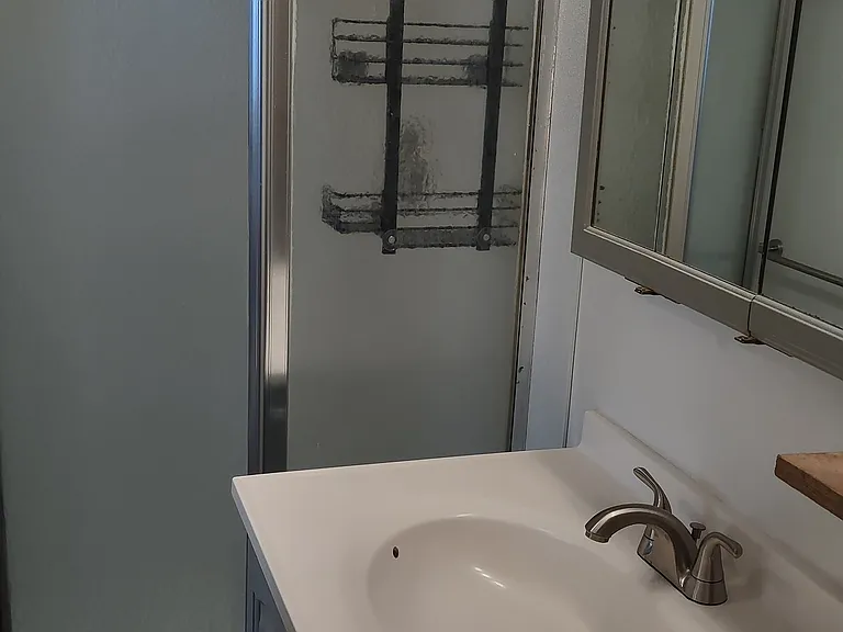 Bath room photo 2