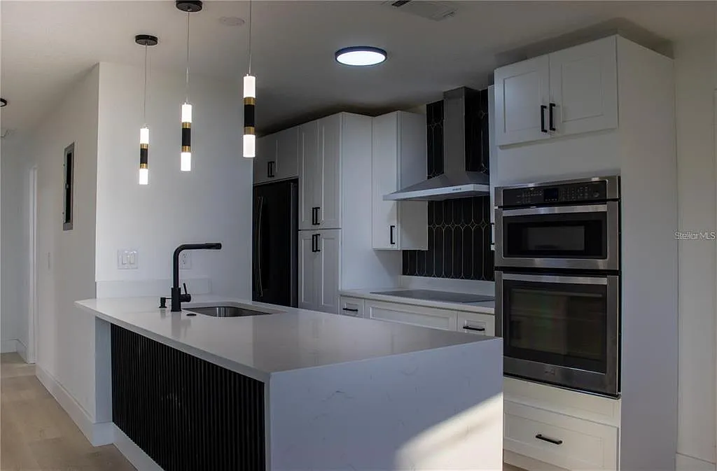 3 bed, 2.0 bath, 1121 sqft, $2,500 — Photo 3