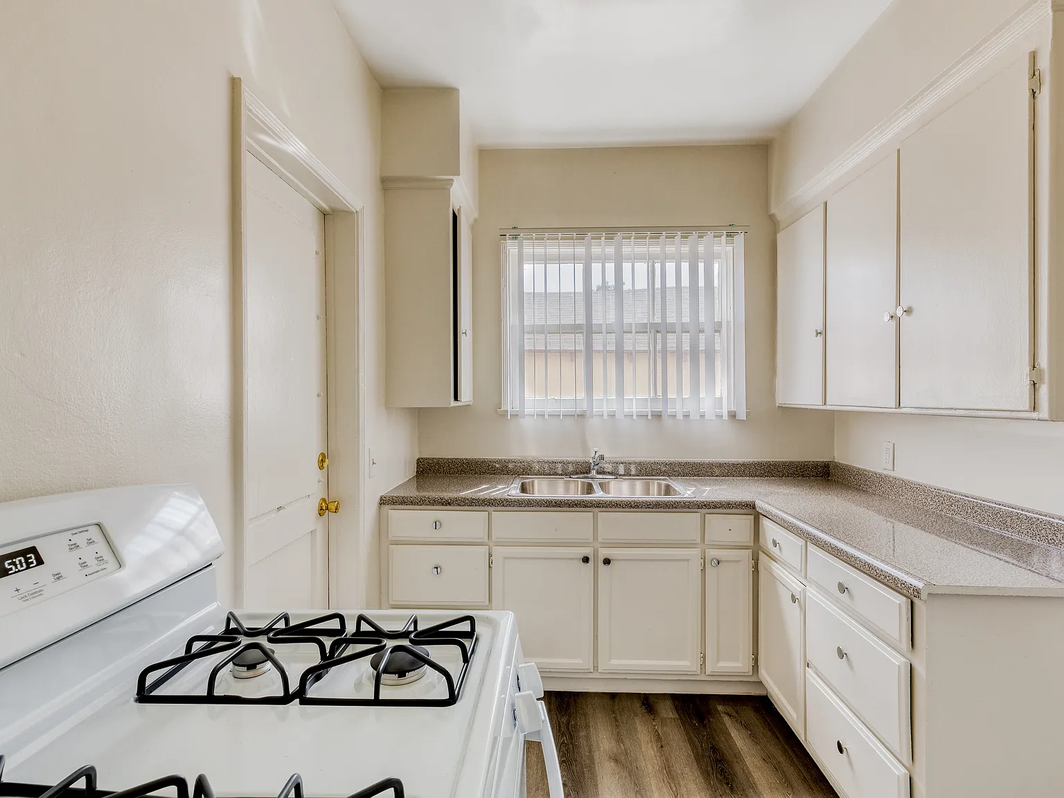 1100 Westmoreland Apartments — Photo 4