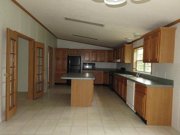 3rd image of 23295 Morton St
