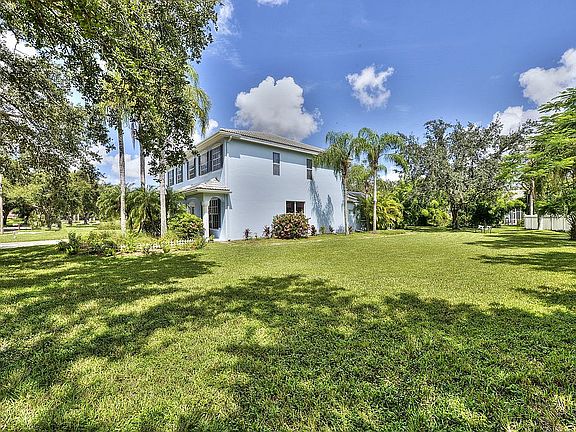 Lots of yard & outdoor space