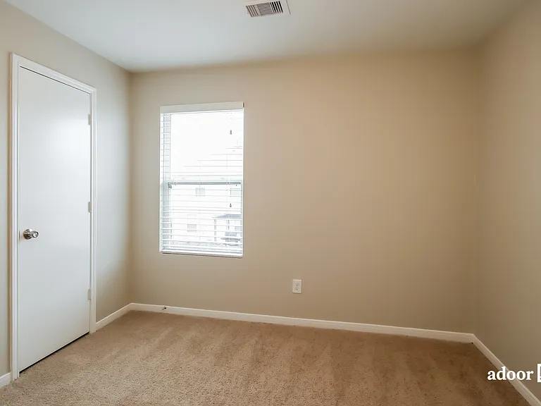 16805 Greenhouse St — Photo 13