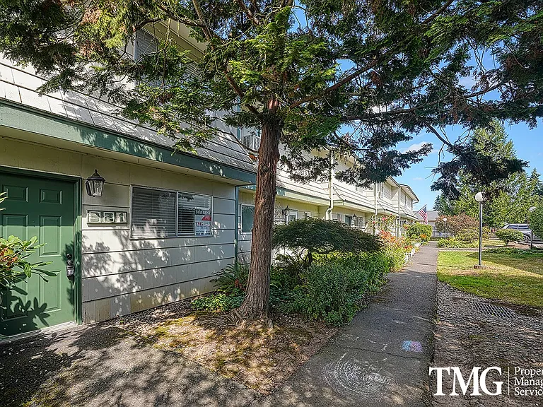 321 NE 105th St — Photo 31