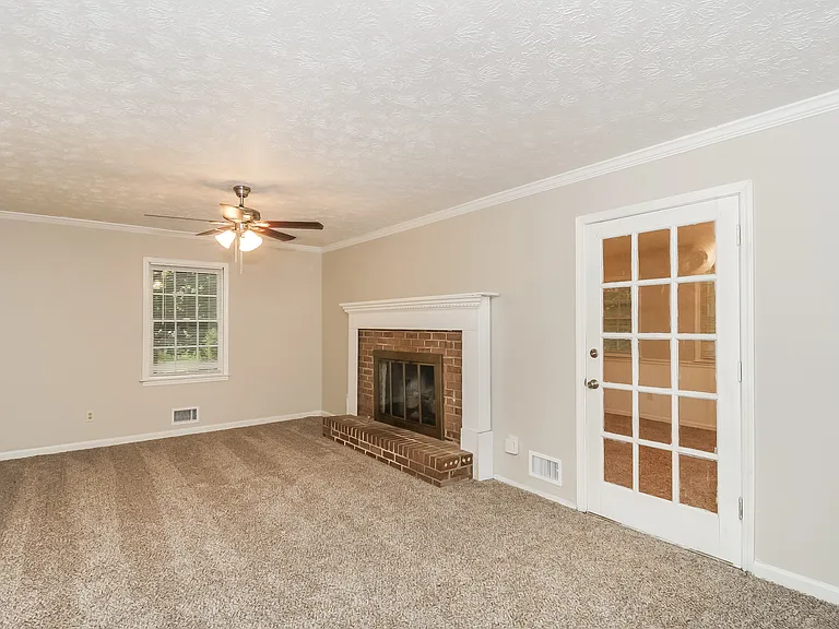 2617 Twin Oaks Dr SW — Photo 8